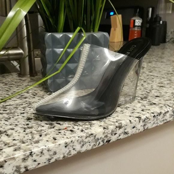 - Womens shoes - Picture 3 of 3